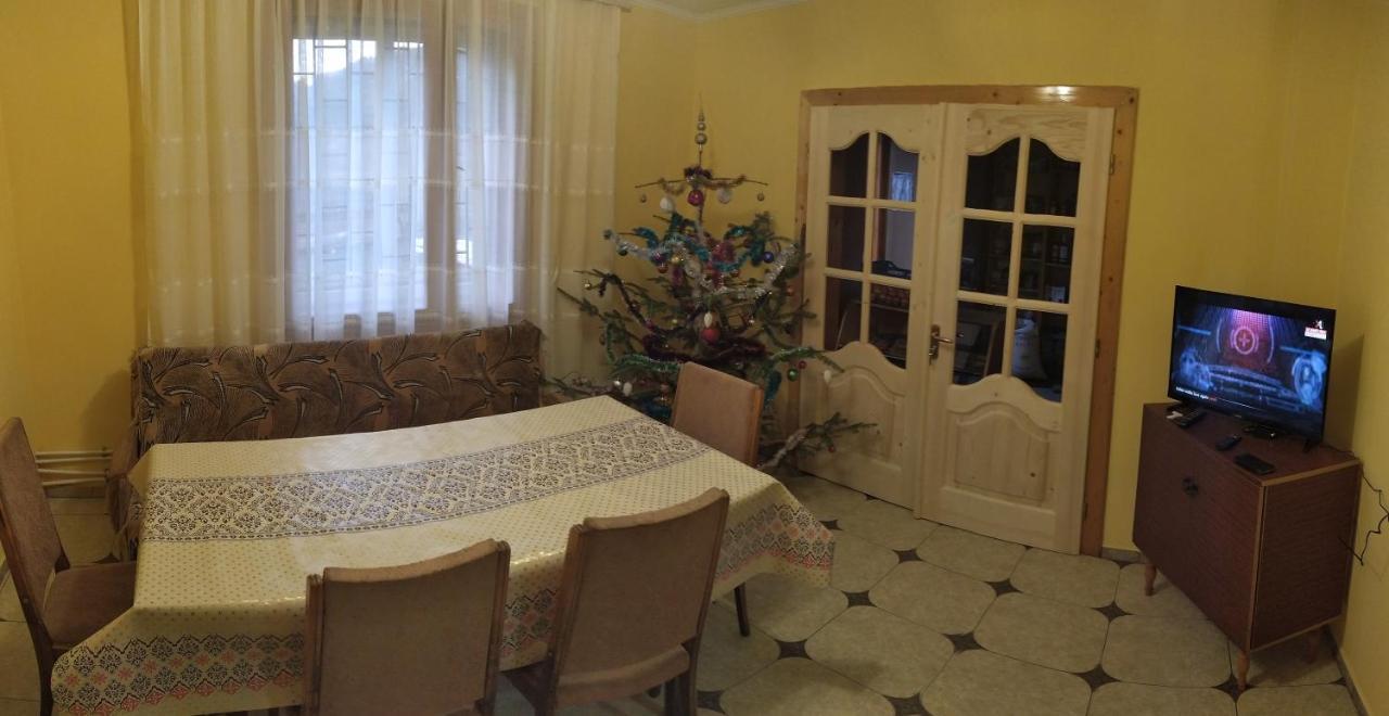 Apartamento Гірська Роса Verkhniy Yasenov Exterior foto