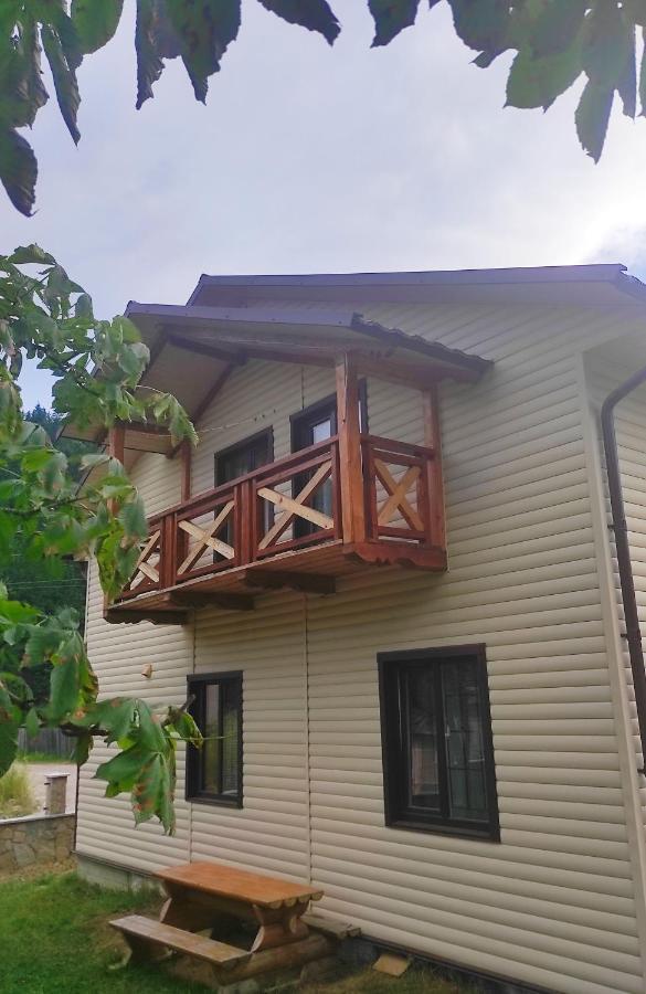 Apartamento Гірська Роса Verkhniy Yasenov Exterior foto